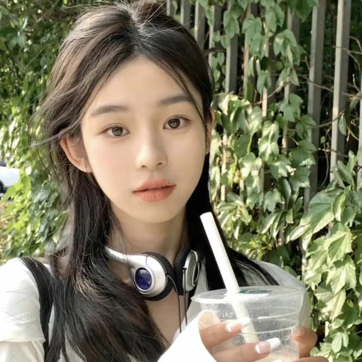 戛纳机密第一季